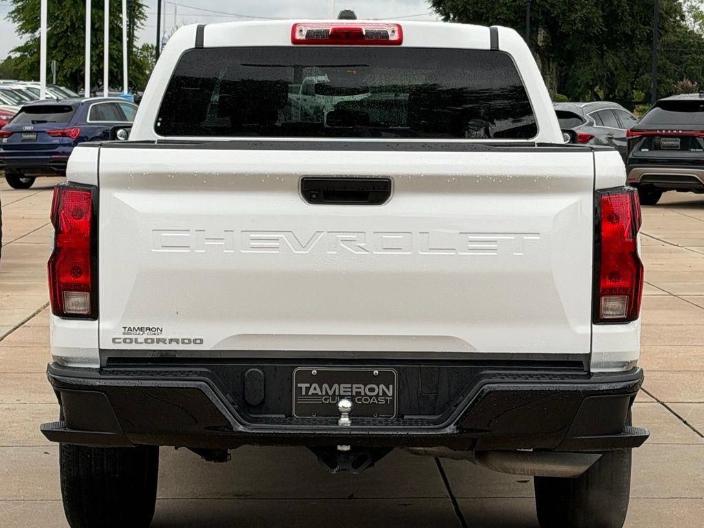 Used 2024 Chevrolet Colorado W/T RWD image 3