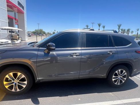 Used 2023 Toyota Highlander XLE FWD image 5