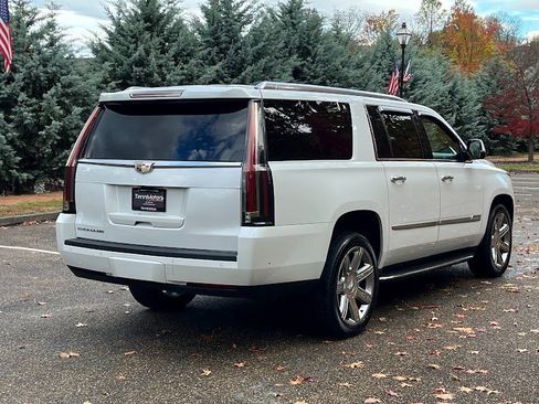 Used 2020 Cadillac Escalade ESV Premium Luxury image 21