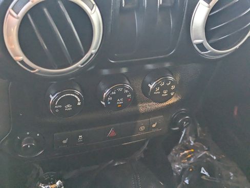 Used 2013 Jeep Wrangler Rubicon w/ PWR Convenience Group image 22