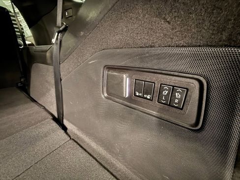 Used 2023 Cadillac Escalade Premium Luxury image 14