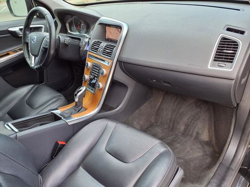 Used 2017 Volvo XC60 T5 Inscription w/ Preferred Option Package image 8