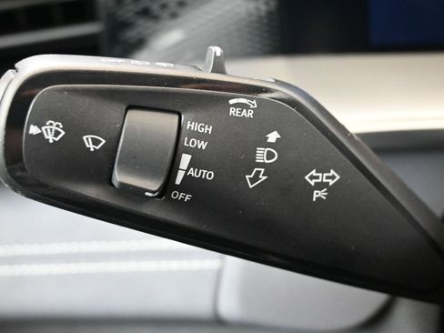 New 2026 Volkswagen Tiguan SE image 28