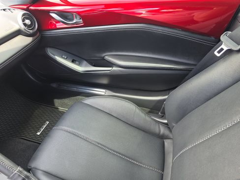 Used 2025 MAZDA MX-5 Miata RF Grand Touring w/ Weather Package RWD image 18