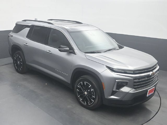 Used 2026 Chevrolet Traverse LT w/ Sun and Wheel Package FWD image 23
