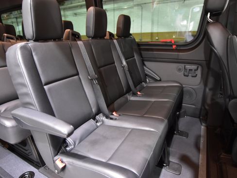 Used 2023 Mercedes-Benz Sprinter 2500 image 40