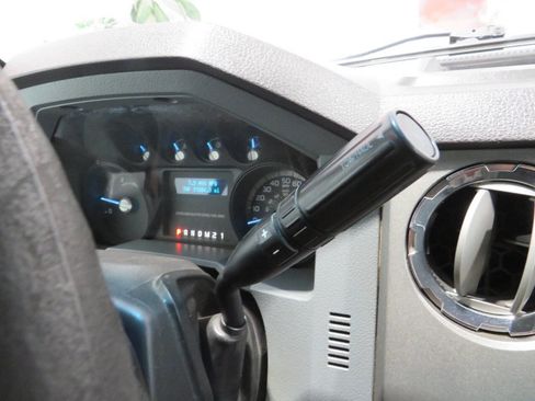 Used 2012 Ford F350 XLT w/ Snow Plow Prep Pkg image 12