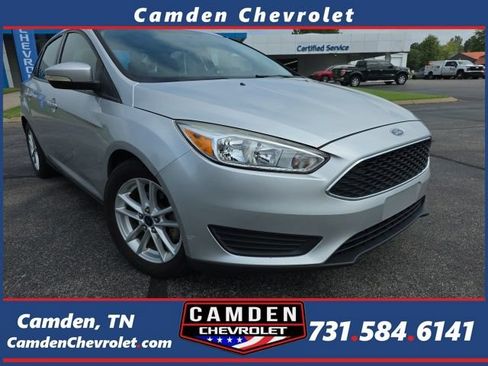 Used 2015 Ford Focus SE FWD image 1