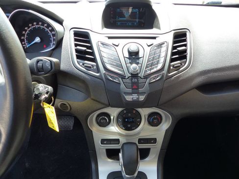 Used 2015 Ford Fiesta SE w/ Comfort Package FWD image 19