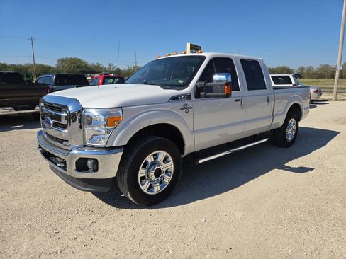 Used 2015 Ford F250 Lariat w/ Chrome Package image 4