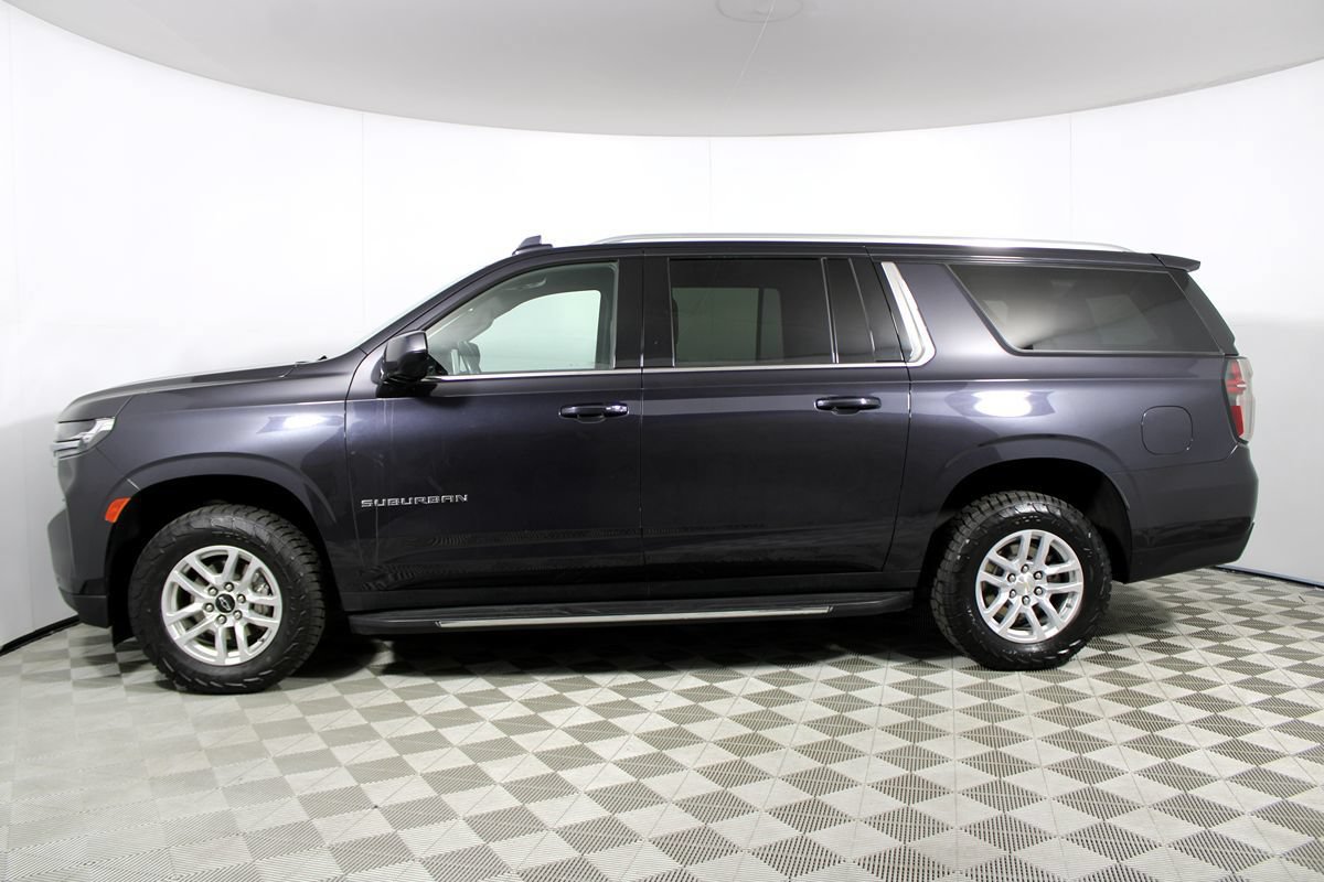 Used 2024 Chevrolet Suburban LT RWD image 38