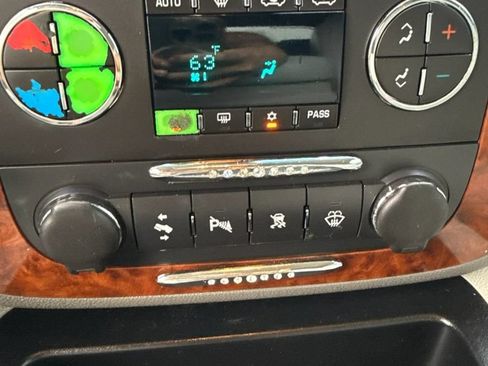 Used 2007 Chevrolet Avalanche LTZ w/ LTZ Preferred Equipment Group RWD image 32