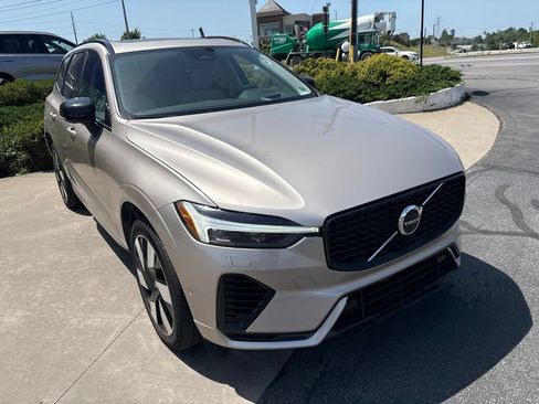 Used 2025 Volvo XC60 T8 Ultra AWD/4WD image 4