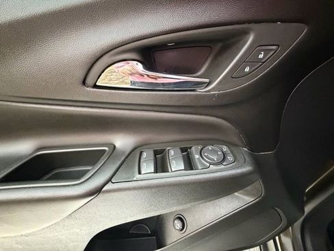 Used 2023 Chevrolet Equinox LT image 26