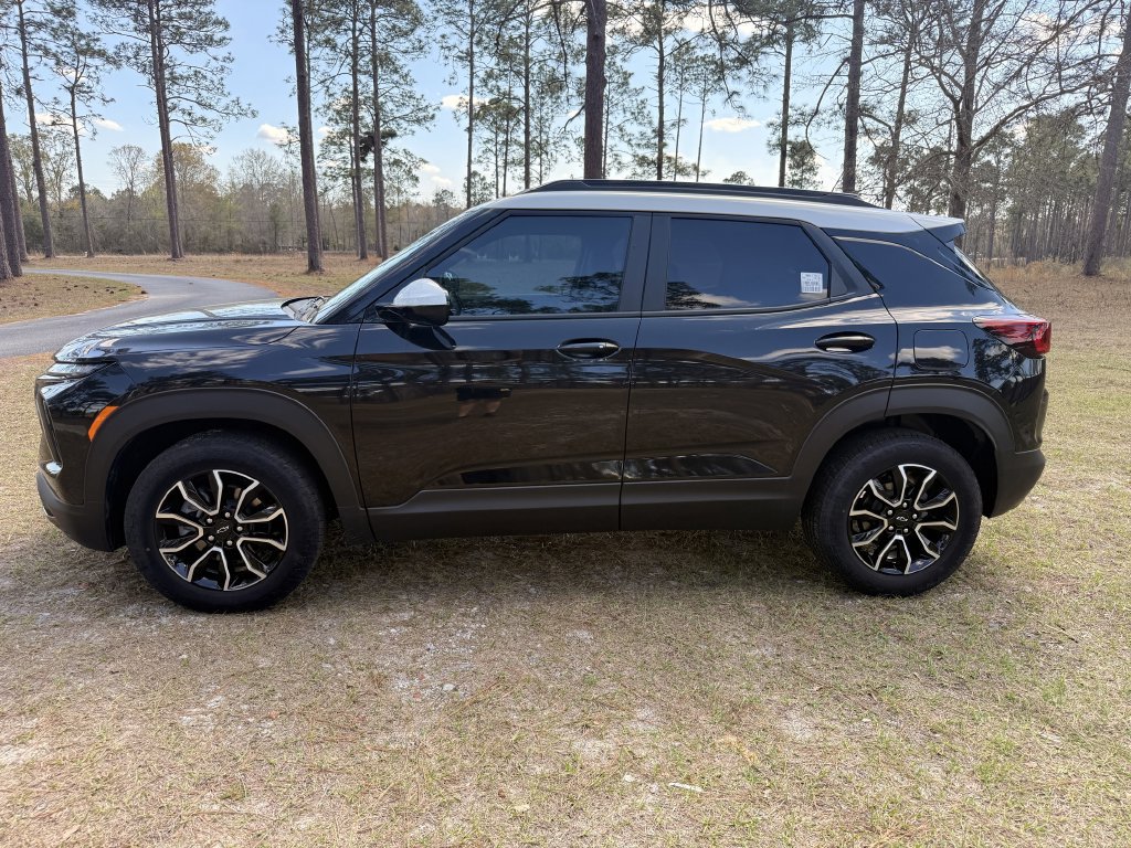 New 2025 Chevrolet TrailBlazer ACTIV w/ Convenience Package FWD image 2