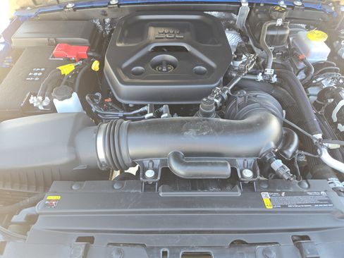 Used 2025 Jeep Wrangler Unlimited Sahara AWD/4WD image 32
