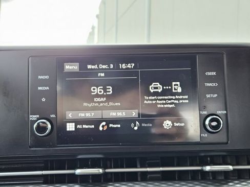 Used 2022 Kia Carnival LX image 24