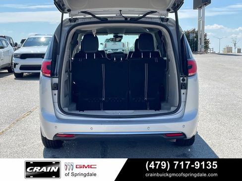 Used 2024 Chrysler Pacifica Touring-L FWD image 7