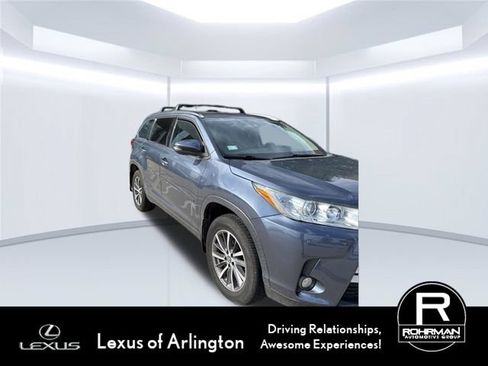 Used 2019 Toyota Highlander XLE AWD/4WD image 3