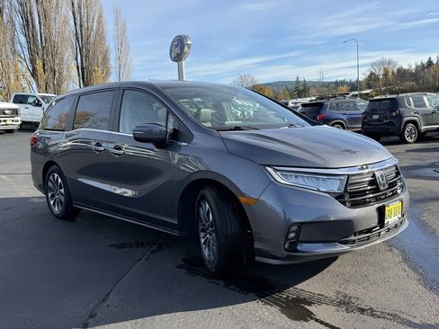 Used 2024 Honda Odyssey EX-L image 3