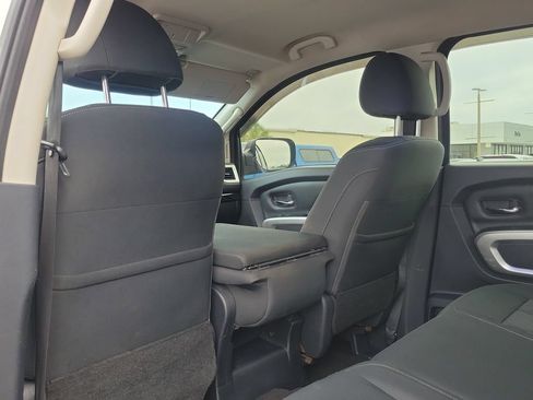 Used 2019 Nissan Titan SV AWD/4WD image 18