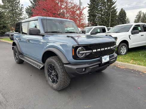 New 2025 Ford Bronco Outer Banks w/ Black Appearance Package image 1