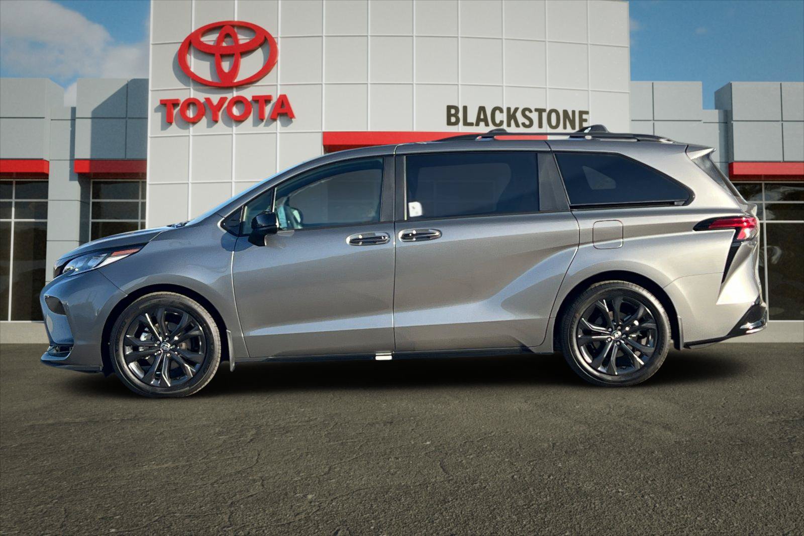 Certified 2026 Toyota Sienna XSE FWD image 6