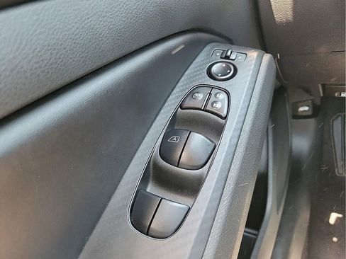 Used 2024 Nissan Altima 2.5 SV FWD image 13