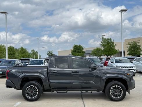 Used 2025 Toyota Tacoma TRD Sport AWD/4WD image 6