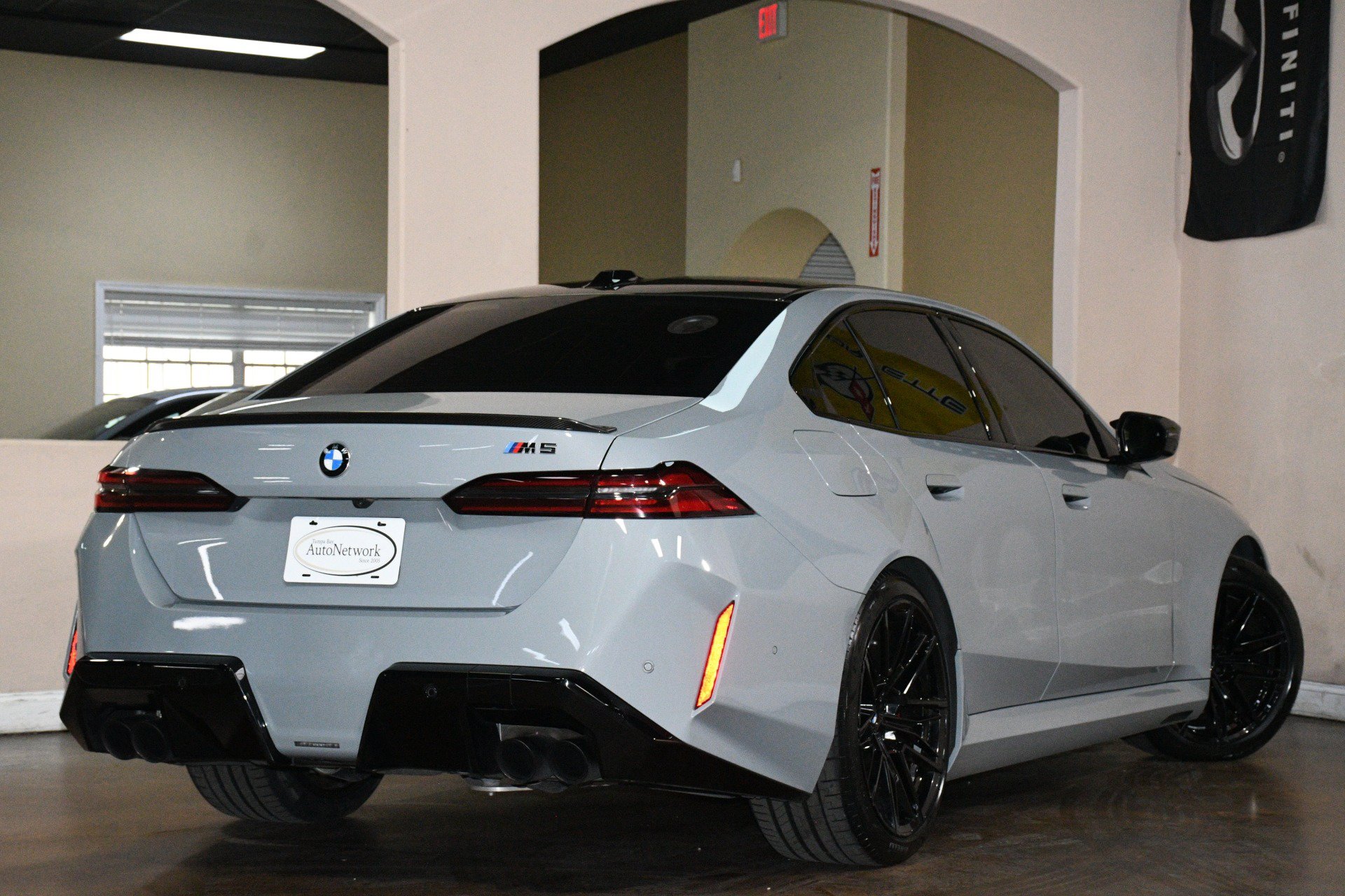 Used 2025 BMW M5 w/ Carbon Package AWD/4WD image 5