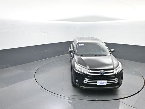 Used 2019 Toyota Highlander XLE image 20