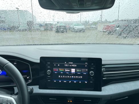 Used 2025 Volkswagen Jetta SE image 34