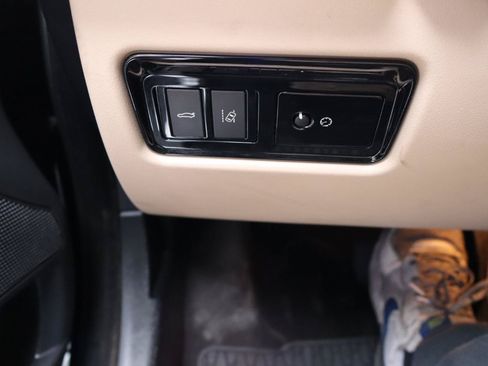 Used 2018 Jaguar XE Prestige RWD image 28
