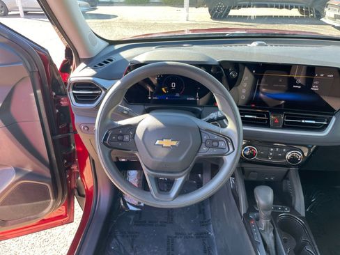 Used 2025 Chevrolet TrailBlazer LT image 25