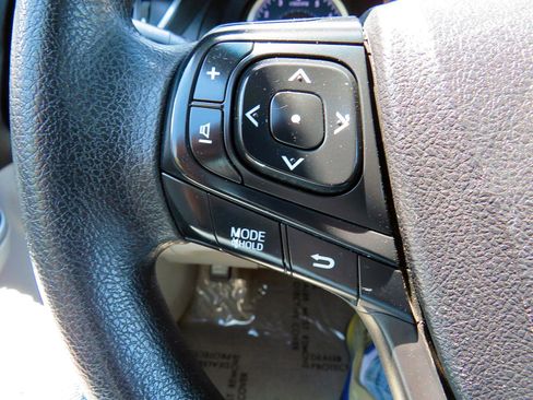 Used 2017 Toyota Camry LE image 19