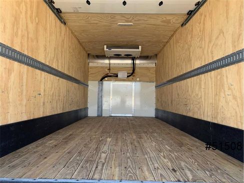 Used 2022 Chevrolet Express 4500 Extended w/ Power Convenience Package image 9