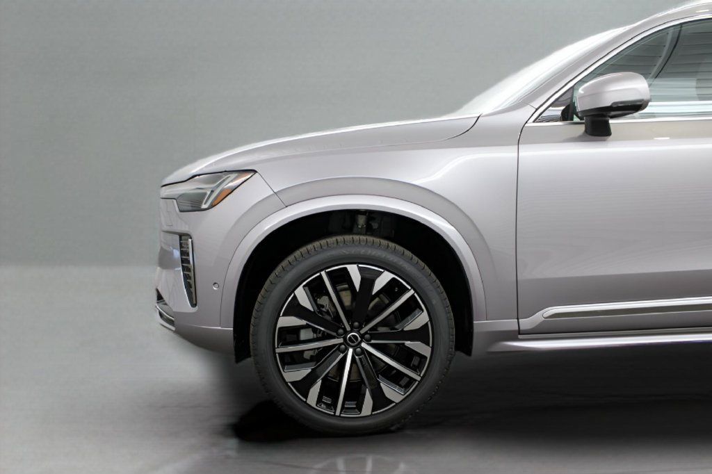 Certified 2026 Volvo XC90 B5 Plus w/ Protection Package Premier AWD/4WD image 32