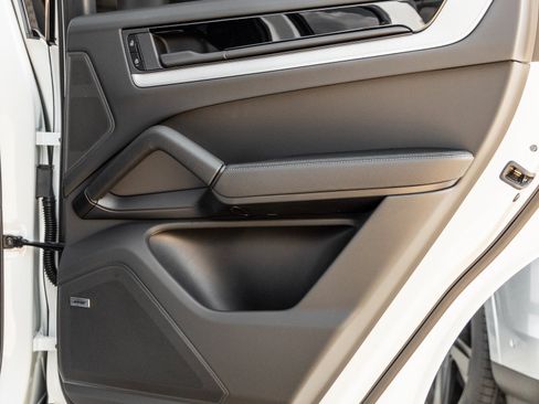 Certified 2025 Porsche Cayenne image 31
