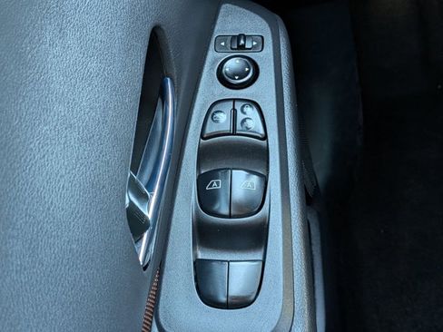 Used 2023 Nissan Kicks SR image 14