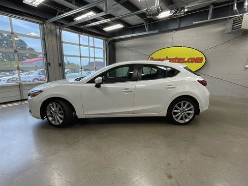 Used 2017 MAZDA MAZDA3 Grand Touring FWD image 2