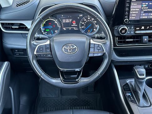 Used 2021 Toyota Highlander XLE AWD/4WD image 15