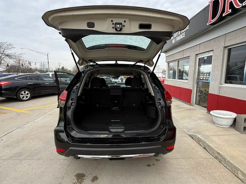 Used 2019 Nissan Rogue S image 20