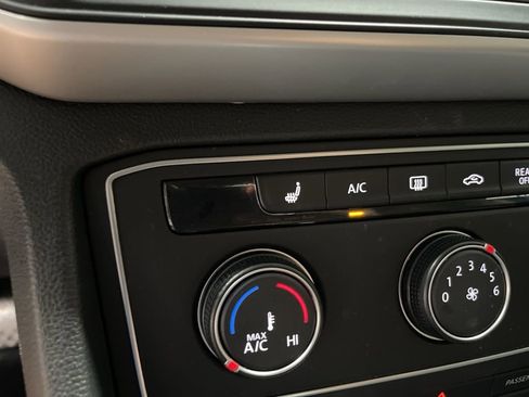 Used 2022 Volkswagen Atlas SE image 32