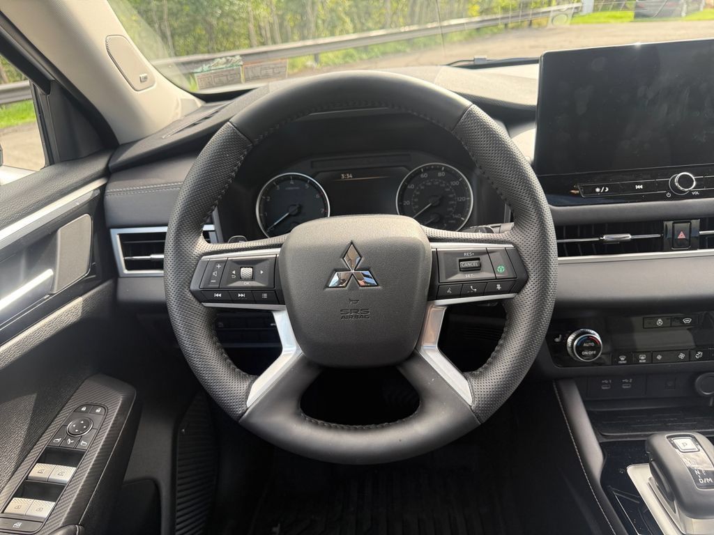 Used 2026 Mitsubishi Outlander AWD image 15