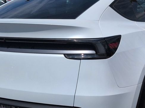 Used 2026 Tesla Model Y 2WD image 11