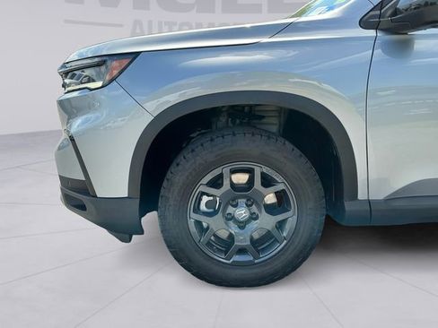 Used 2025 Honda Pilot TrailSport image 9