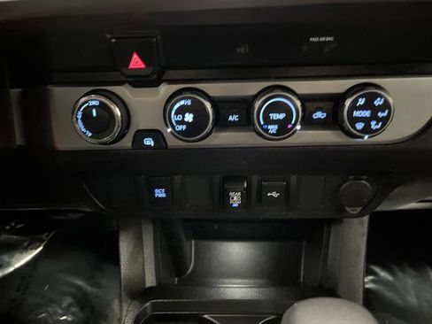 Used 2020 Toyota Tacoma SR5 image 17