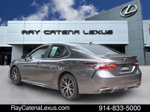 Used 2022 Toyota Camry SE w/ Carpet Mat Package (TMS) AWD/4WD image 6