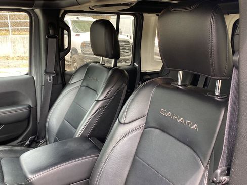 Used 2023 Jeep Wrangler Sahara image 10