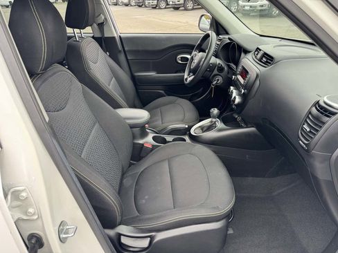 Used 2014 Kia Soul + image 11